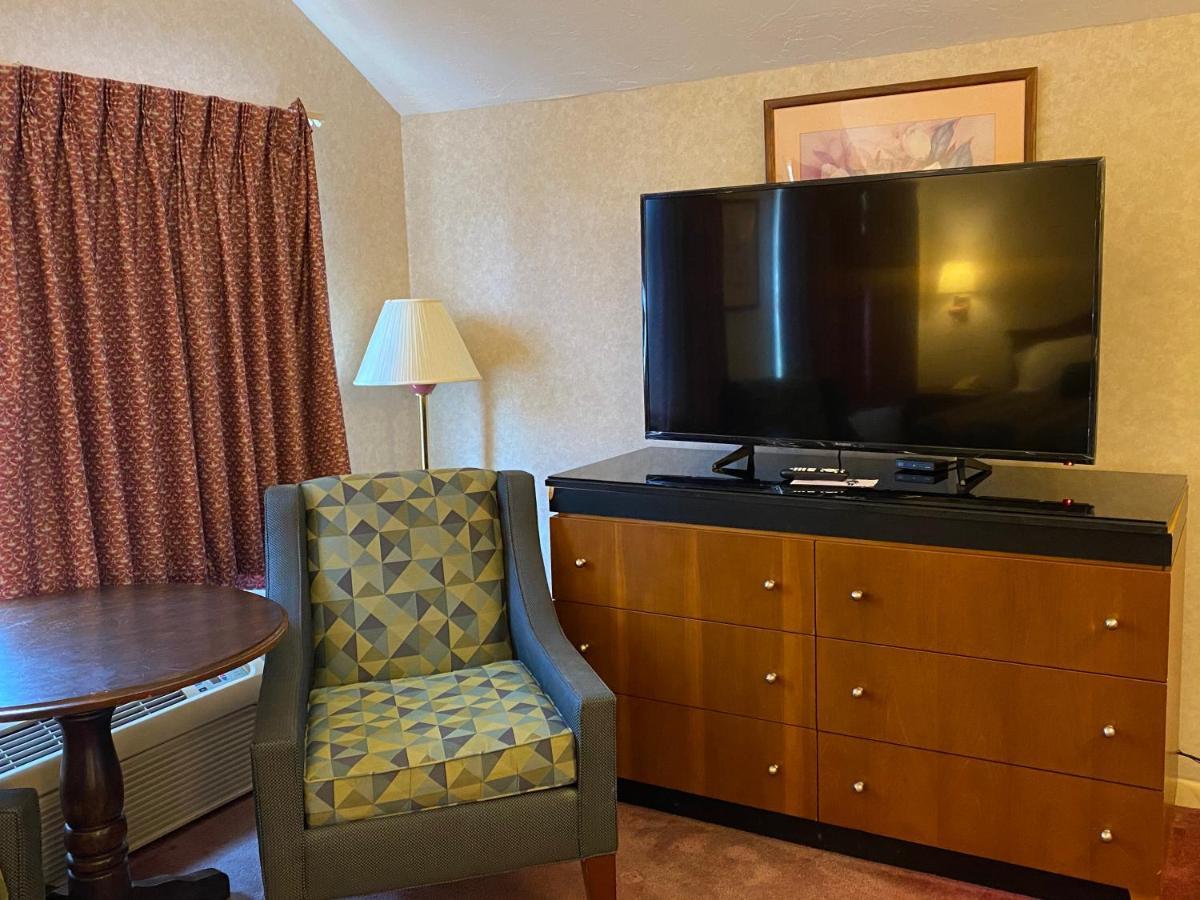 Economy Lodge 682 Main St สเตอร์บริดจ์ ภายนอก รูปภาพ