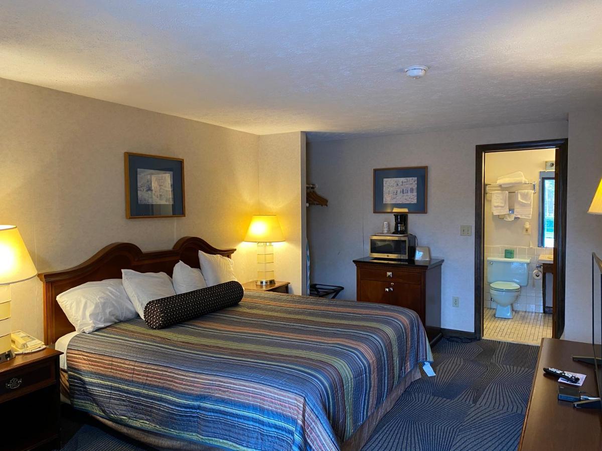 Economy Lodge 682 Main St สเตอร์บริดจ์ ภายนอก รูปภาพ
