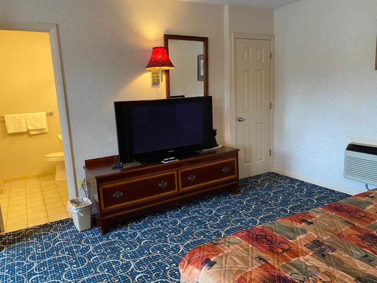 Economy Lodge 682 Main St สเตอร์บริดจ์ ภายนอก รูปภาพ