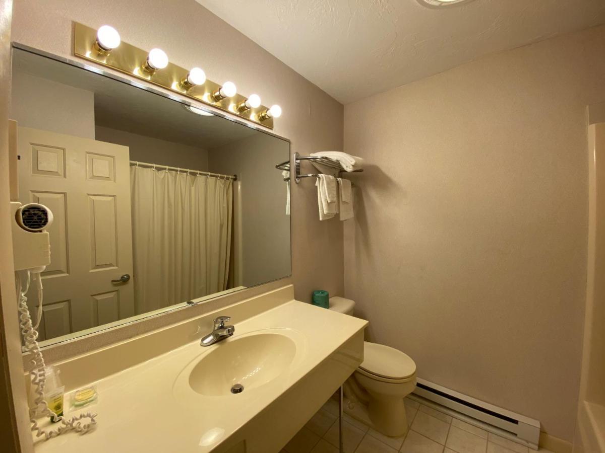Economy Lodge 682 Main St สเตอร์บริดจ์ ภายนอก รูปภาพ