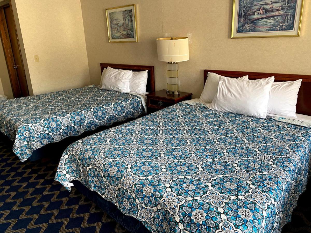 Economy Lodge 682 Main St สเตอร์บริดจ์ ภายนอก รูปภาพ