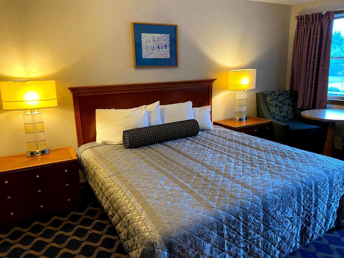 Economy Lodge 682 Main St สเตอร์บริดจ์ ภายนอก รูปภาพ