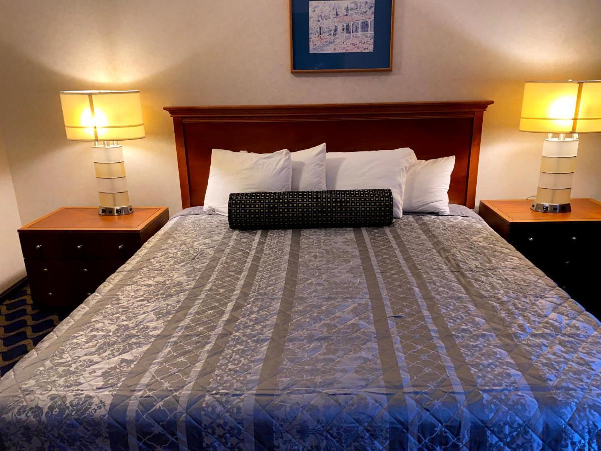 Economy Lodge 682 Main St สเตอร์บริดจ์ ภายนอก รูปภาพ