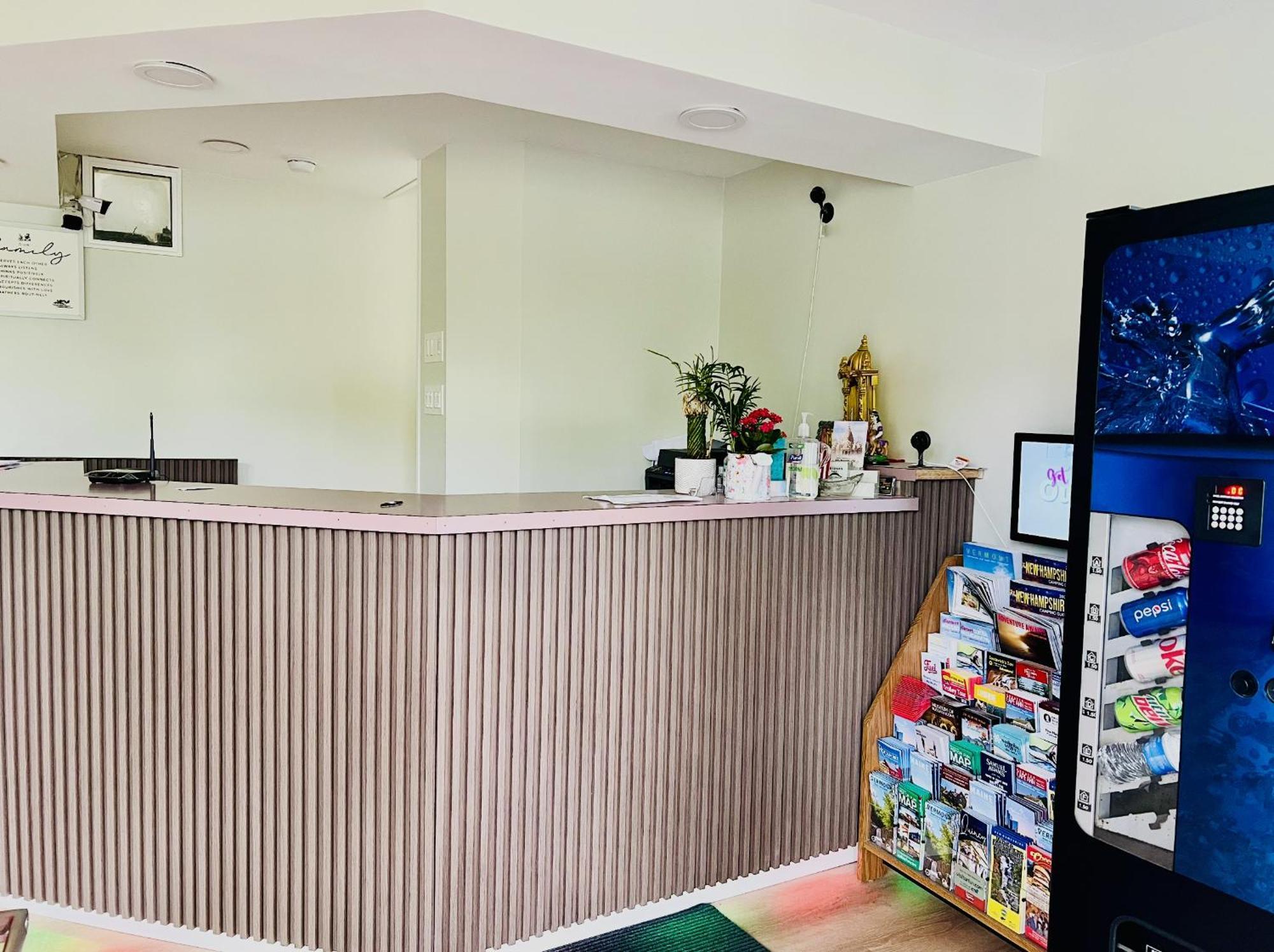 Economy Lodge 682 Main St สเตอร์บริดจ์ ภายนอก รูปภาพ